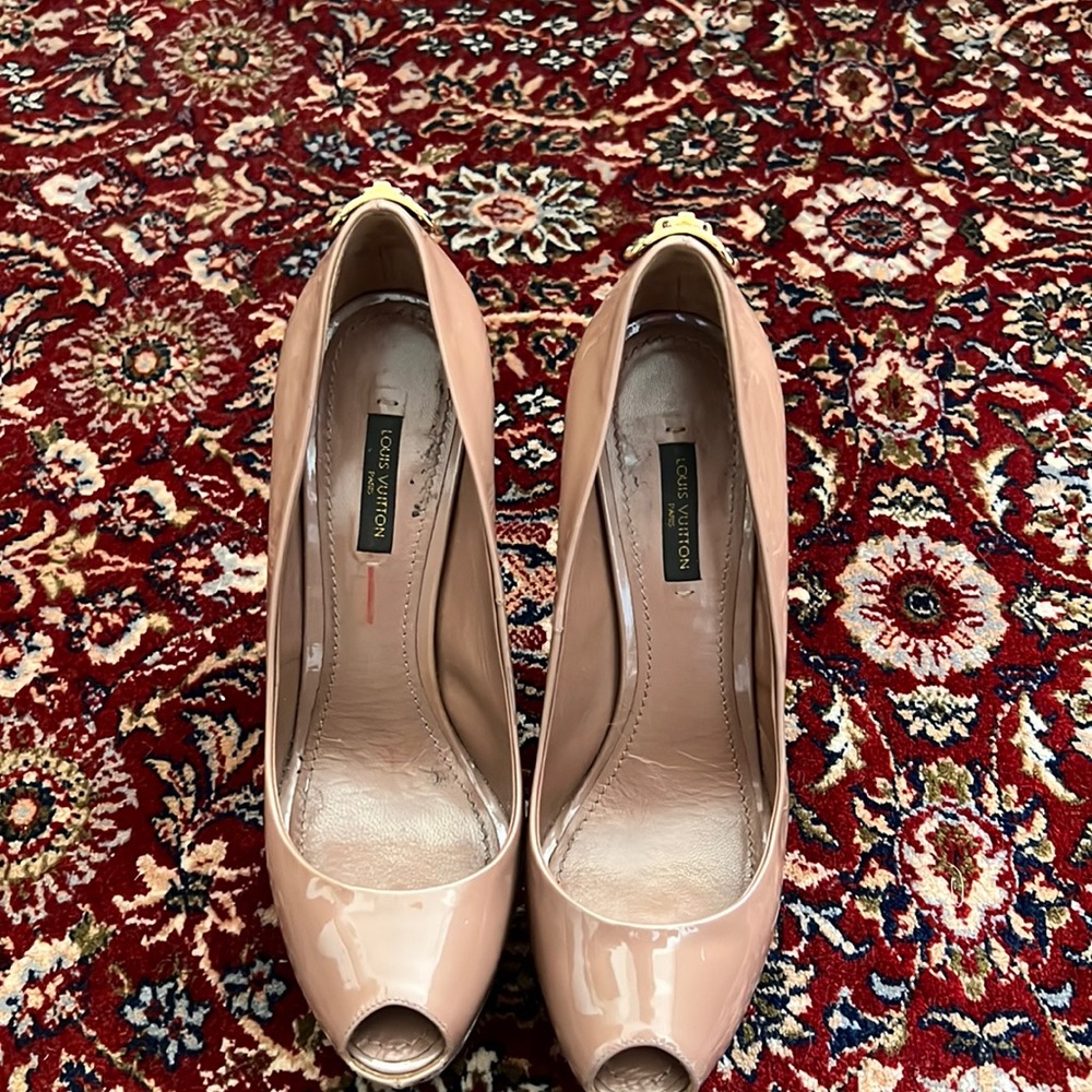 Louis Vuitton high heel pumps